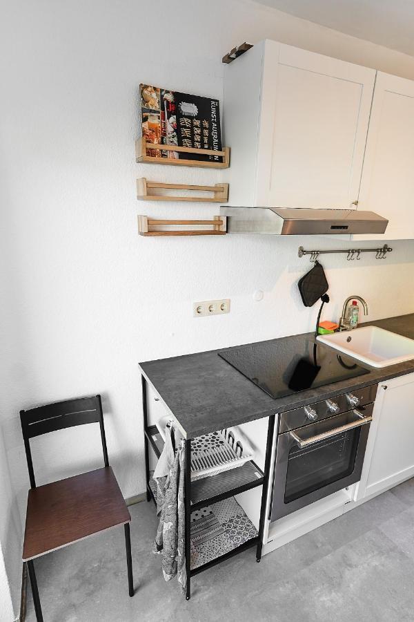 N2 Centrally Located 3-Room Apartment With Balcony Or Individual Rooms كارلسروه المظهر الخارجي الصورة