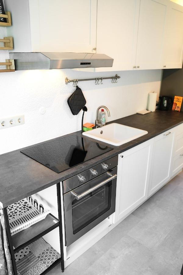 N2 Centrally Located 3-Room Apartment With Balcony Or Individual Rooms كارلسروه المظهر الخارجي الصورة
