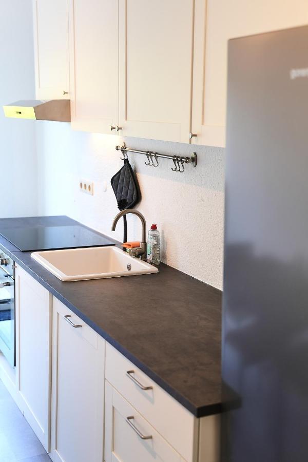N2 Centrally Located 3-Room Apartment With Balcony Or Individual Rooms كارلسروه المظهر الخارجي الصورة