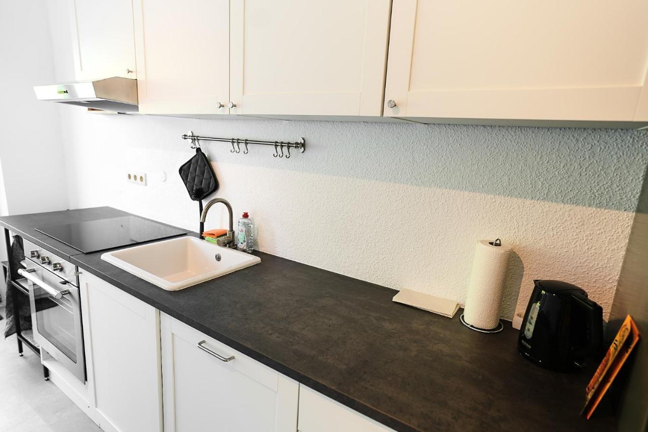N2 Centrally Located 3-Room Apartment With Balcony Or Individual Rooms كارلسروه المظهر الخارجي الصورة
